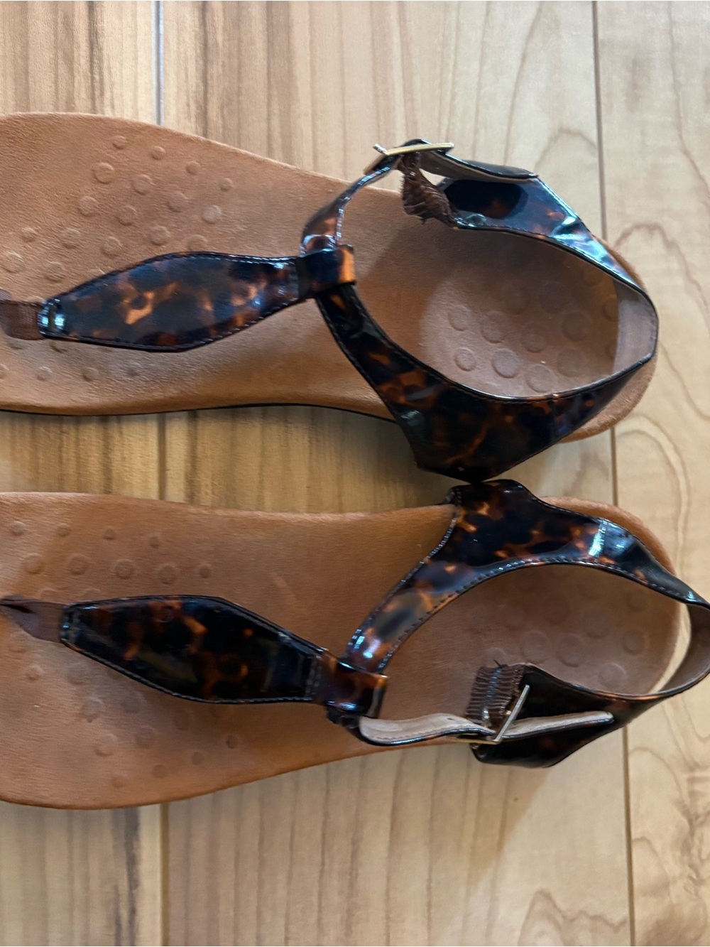 Vionic Women's Tortoiseshell Gloss Thong Sandals - Brown/Black